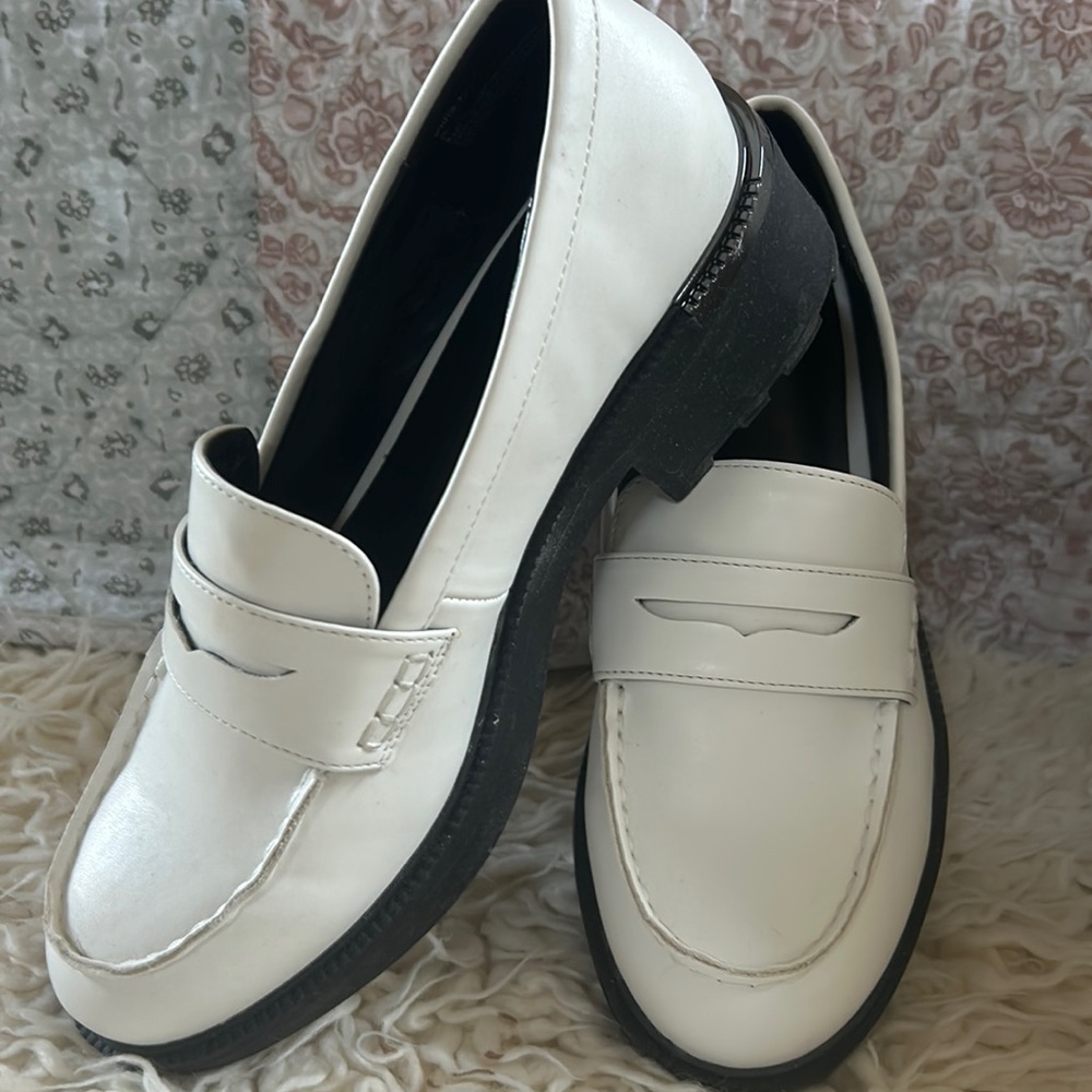 White penny loafers size 8M Never worn gunmetal embellishment on heel.